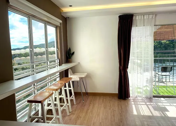 Emerald Avenue Cozy 3R3B Apartment 822